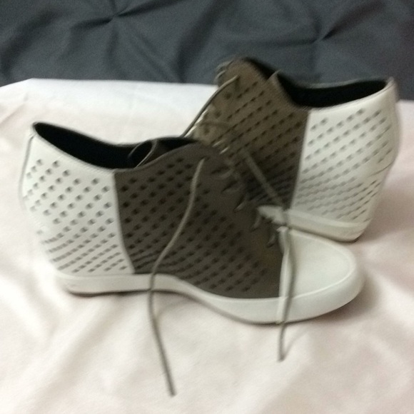 Shoes - Picture 2 of 4